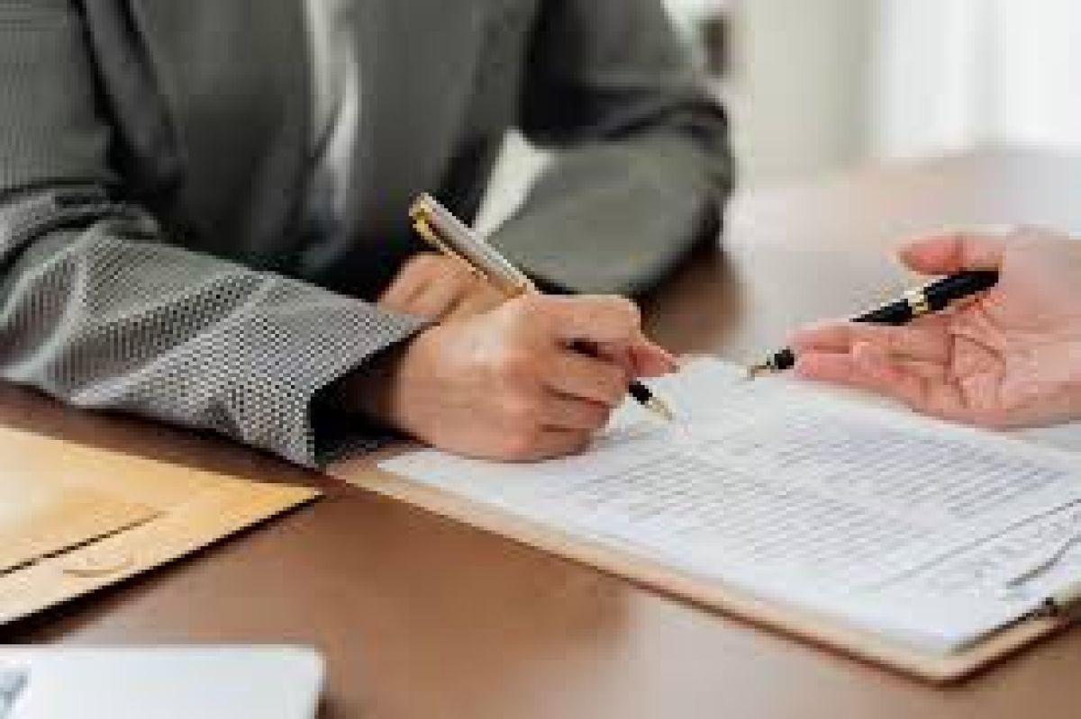 Cómo reclamar daños por filtraciones de vivienda colindante