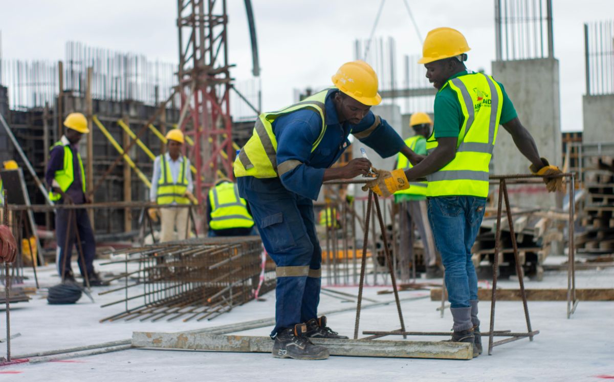 ¿Cómo reclamar por retraso en una obra contratada?