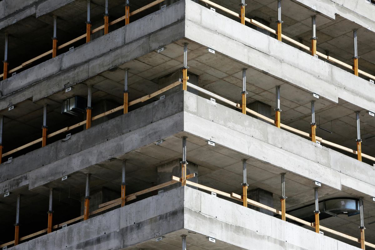 ¿Qué hacer si mi vecino construye sin licencia?